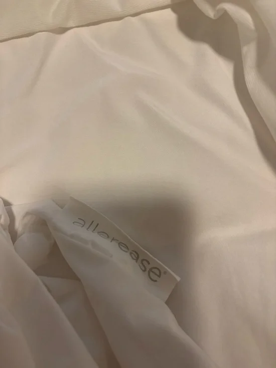 Allerease Zippered Mattress Protector (Full) - Picture 2 of 3